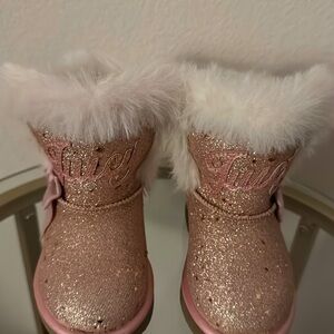 Juicy Couture Lil girl snow boots! Slightly Worn!